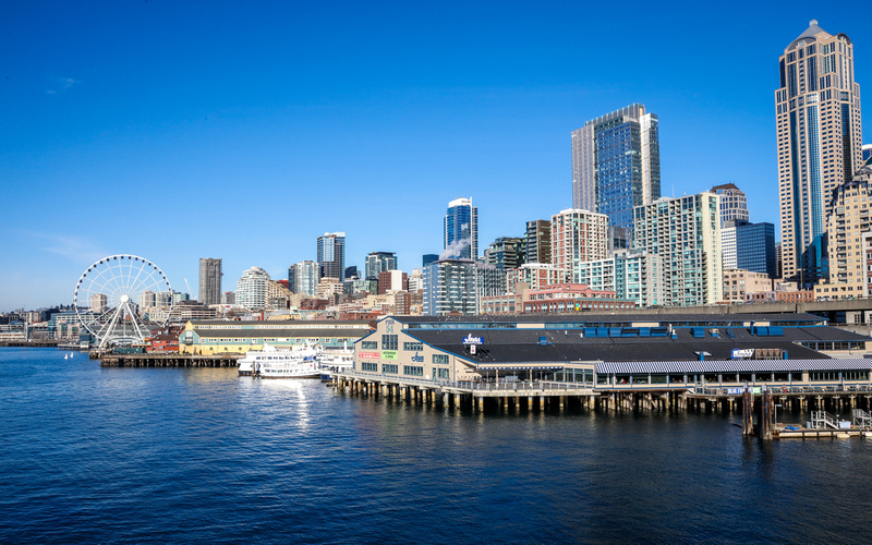 Wedding photography, a skyline of the Seattle harbor on a sunny day. 